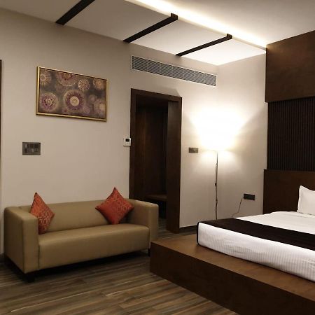 D Wayfarer Inn Resort 에로드 외부 사진